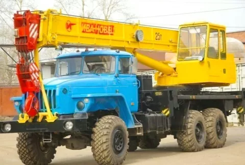 Автокран-вездеход 25 т на шасси Урал