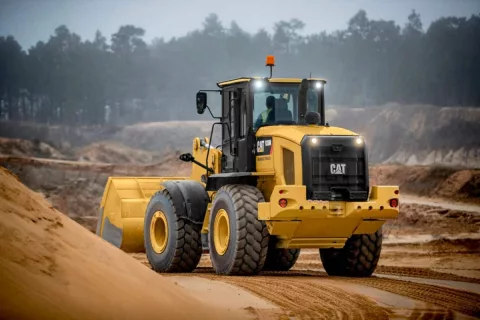 Фронтальный погрузчик Cat 930