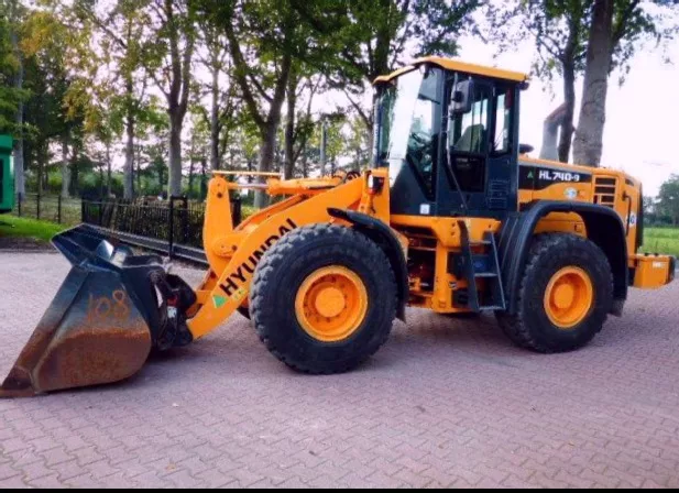 Фронтальный погрузчик Hyundai HL740