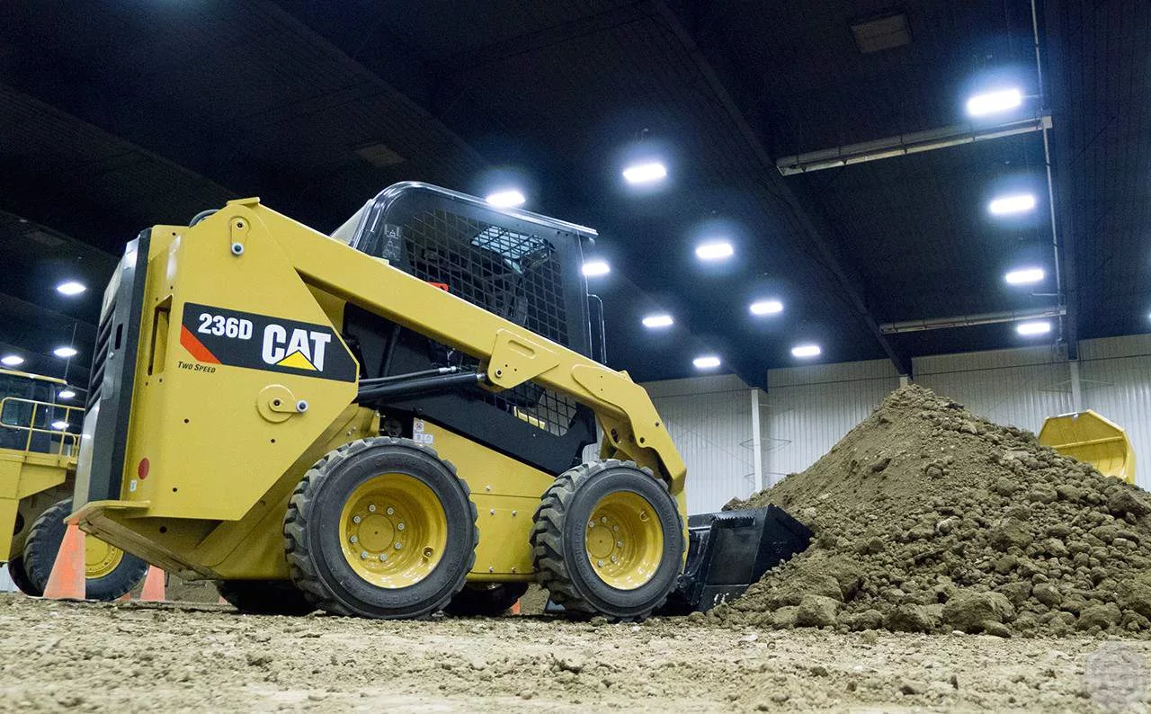 Мини-погрузчик Cat 236D3