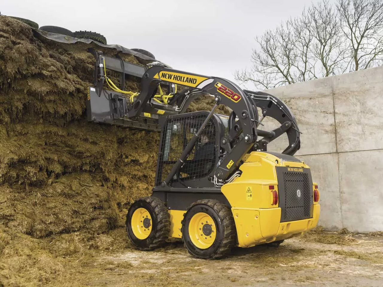 Мини-погрузчик New Holland L220