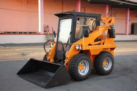 Мини-погрузчик UNC 060