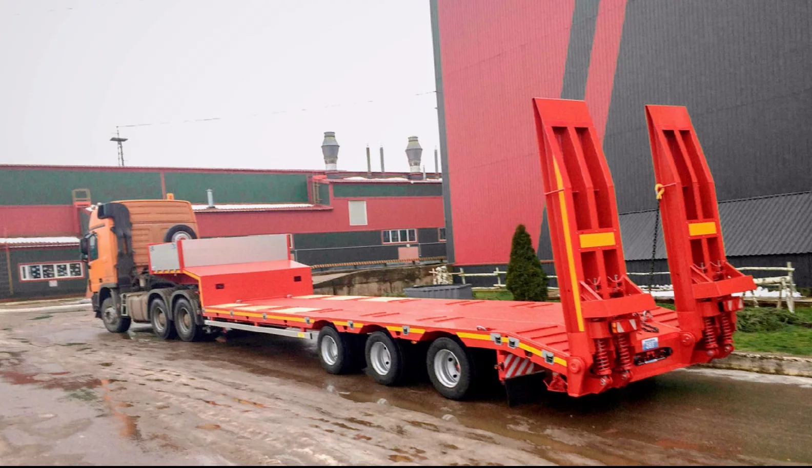 Низкорамный трал ВОМЗ ТР-31 на тягаче Mercedes-Benz ACTROS