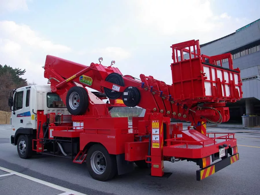 Японская телескопическая автовышка 35 м